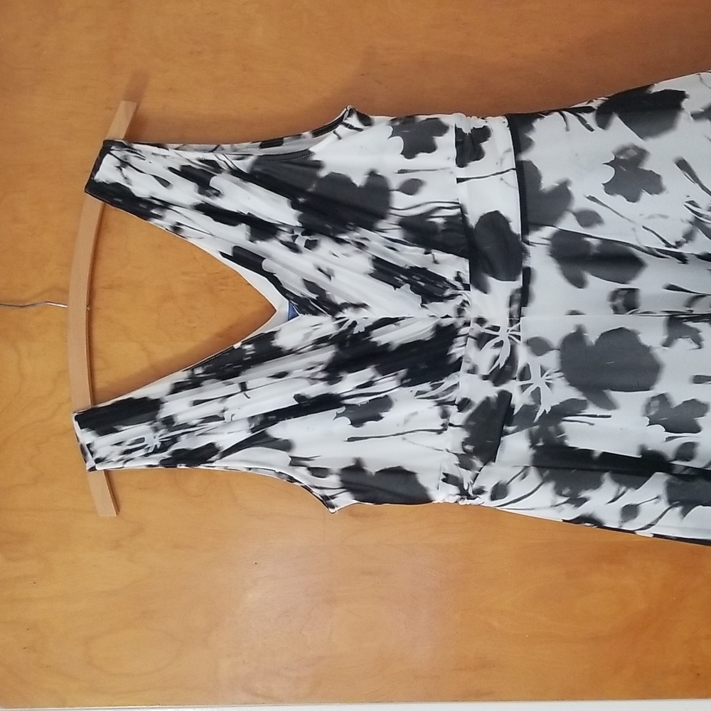 Vera Wang,Simply Vera black and white floral sleeveless special occasion dress,L